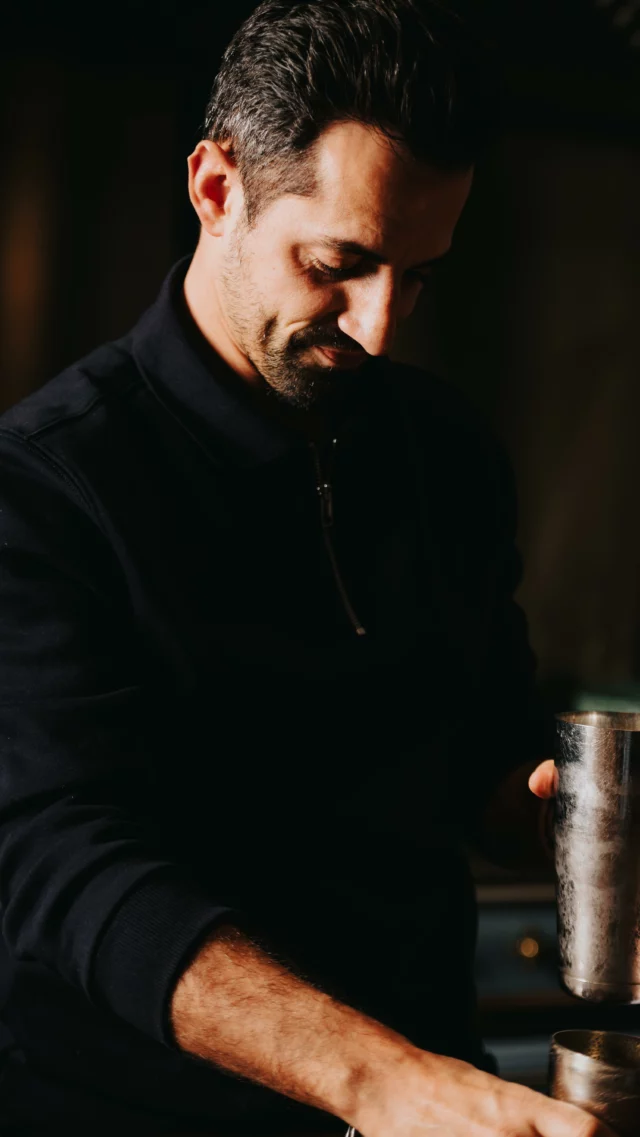 J-1 avant le grand lancement !
Demain, on appuie sur le bouton : notre campagne Ulule démarre et on compte sur vous !

Cela fait des mois qu’on travaille sur cette nouvelle étape pour Compose Cocktails : une gamme de cocktails prêts à boire, artisanale, élégante et 100 % française 🇫🇷🍸

L’objectif ? Vous permettre de vivre l’expérience du cocktail haut de gamme, sans shaker, sans barman, mais avec tout le goût !

Dès demain, vous pourrez découvrir notre univers, nos contreparties exclusives et surtout… soutenir un projet indépendant, passionné, et prêt à secouer le monde du cocktail !

Un immense merci à tous ceux qui nous suivent, qui en parlent autour d’eux, et qui seront là au rendez-vous ❤️

À demain. Le bar s’ouvre.
— L’équipe Compose 🍹