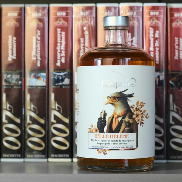 🍐 Belle Hélène 🍫
Tequila • Vanille de Madagascar • Bitter chocolat • Sirop de poire • Citron vert

Un twist inattendu, entre curiosité et gourmandise.
Des notes automnales, douces et enveloppantes, réhaussées par une acidité qui apporte toute la fraîcheur d’un cocktail bien balancé.

Une création à la fois surprenante et addictive.
À découvrir… et à refaire à la maison 👀

📦 La recette complète t’attend sur notre boutique en ligne (lien en bio)

#ComposeCocktails #CocktailBelleHélène #TequilaTwist #CocktailGourmand #CocktailCurieux #mixologiecréative
